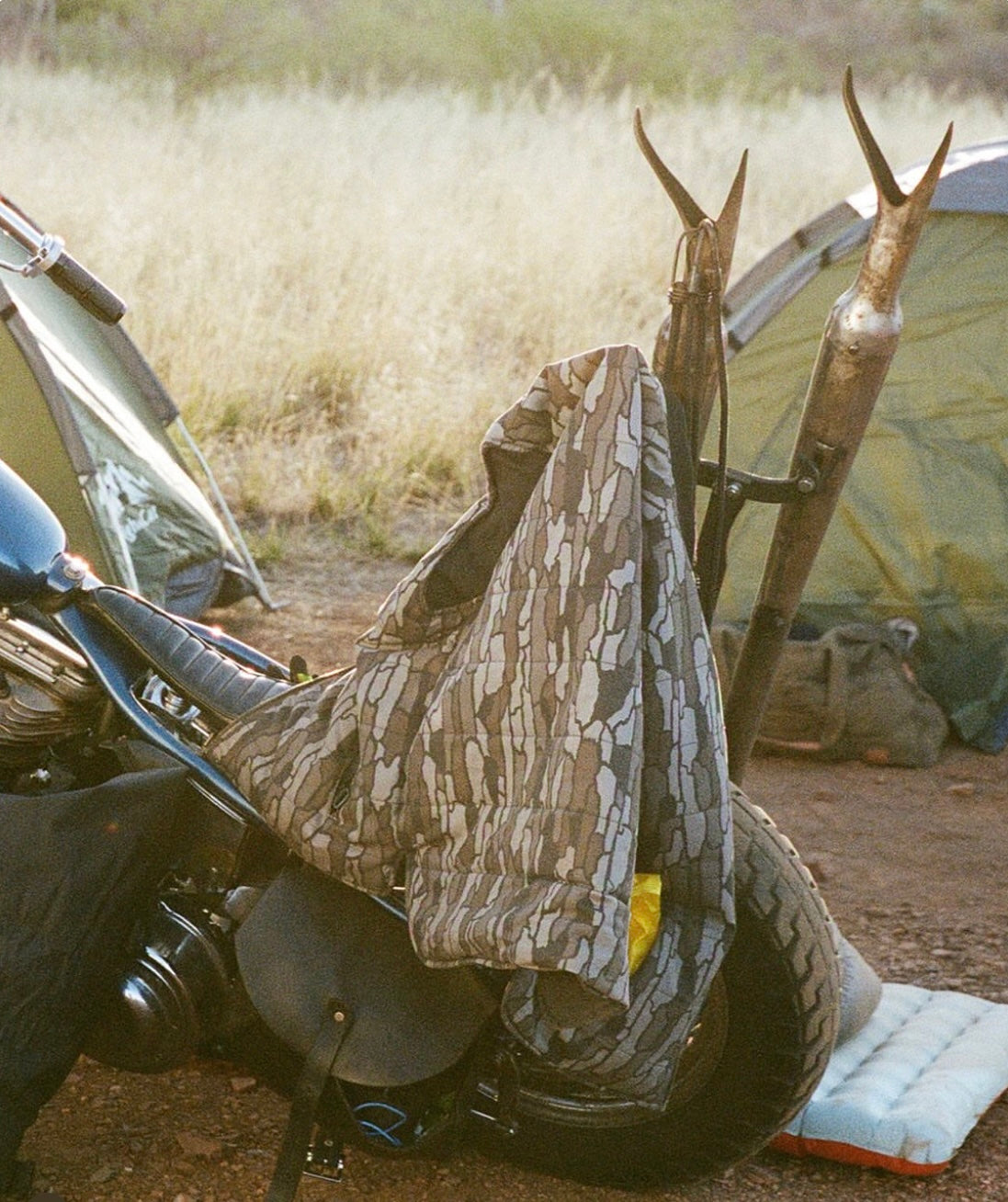 BRIXTON BUILDERS ABRAHAM REV VEST - BARK CAMO