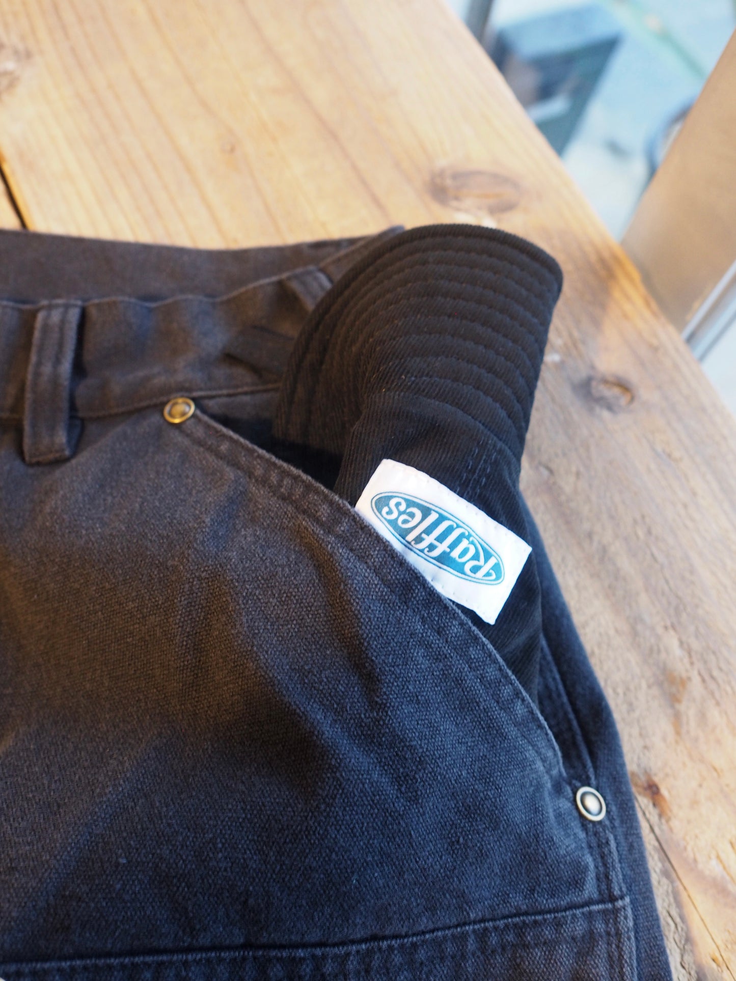 Raffles packable corduroy cap