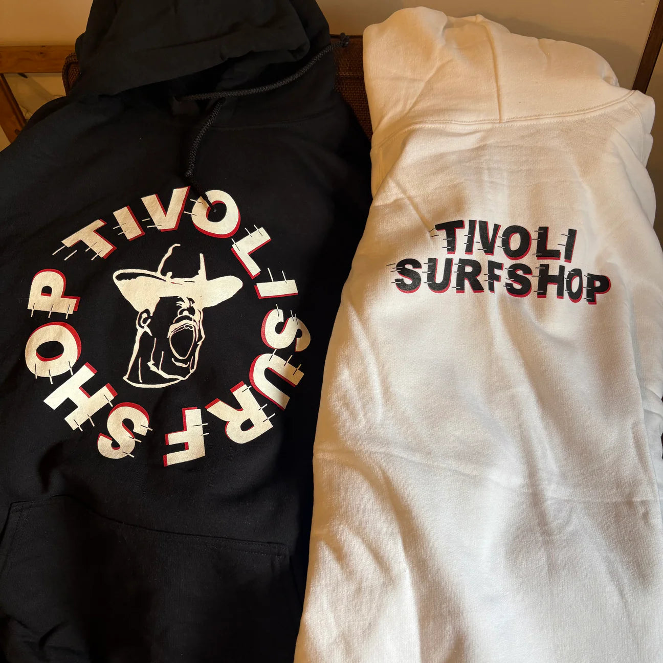 Psicom tivoLi surf shop GARAGE SERIES circle HOODED BLACK OR WHITE サイコム チボリサーフショップ ガレージシリーズ サークルフーディー パーカー