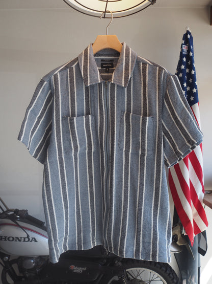 BRIXTON THE DEXTER TEXTURED STRIPE S/S WVN BLACK/DUSTY BLUE ブリクストン デクスターテクスチャードストライプ ショートスリーブシャツ