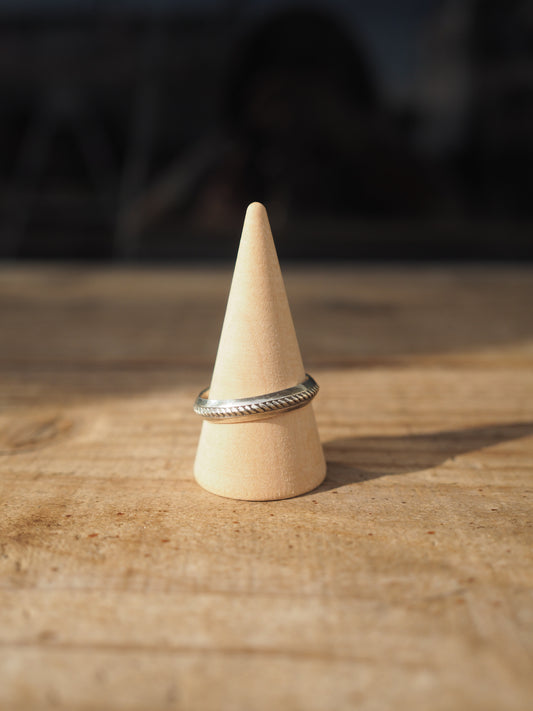 STAMPWORKS Triangle Rope Ring