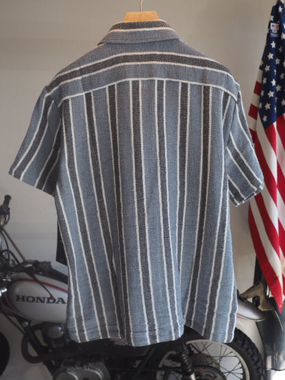 BRIXTON THE DEXTER TEXTURED STRIPE S/S WVN BLACK/DUSTY BLUE ブリクストン デクスターテクスチャードストライプ ショートスリーブシャツ