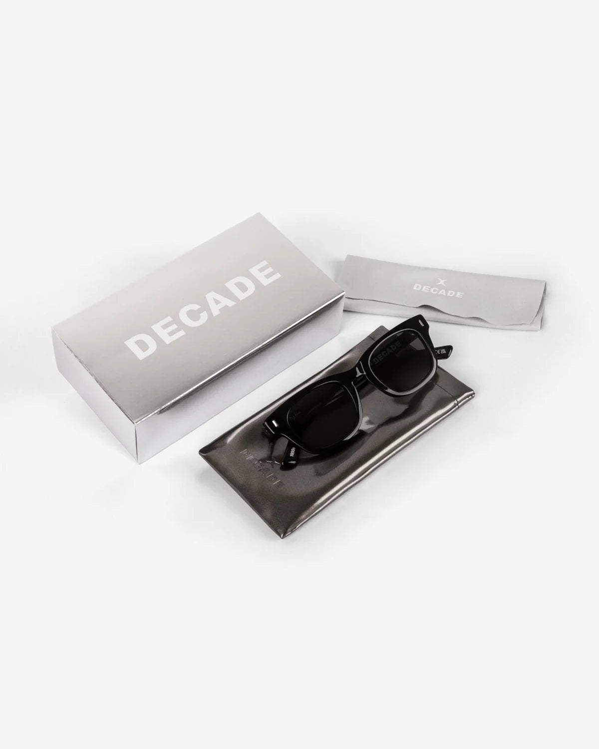 DECADE eyewear MARLI 90s GLOSS BLACK / GREY