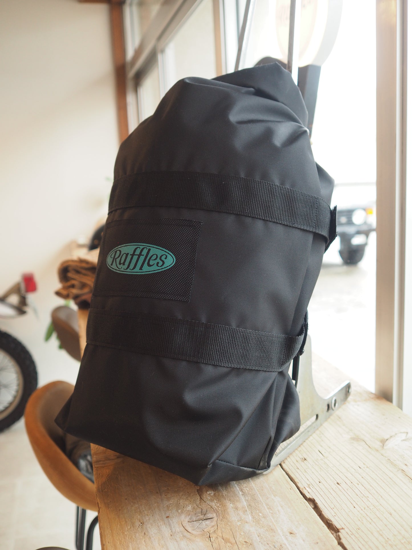 受注生産　Raffles original sissy bar bag  防水使用　※ 注文から2〜3週間程度頂きます。　ラッフルズオリジナルシーシーバーバッグ