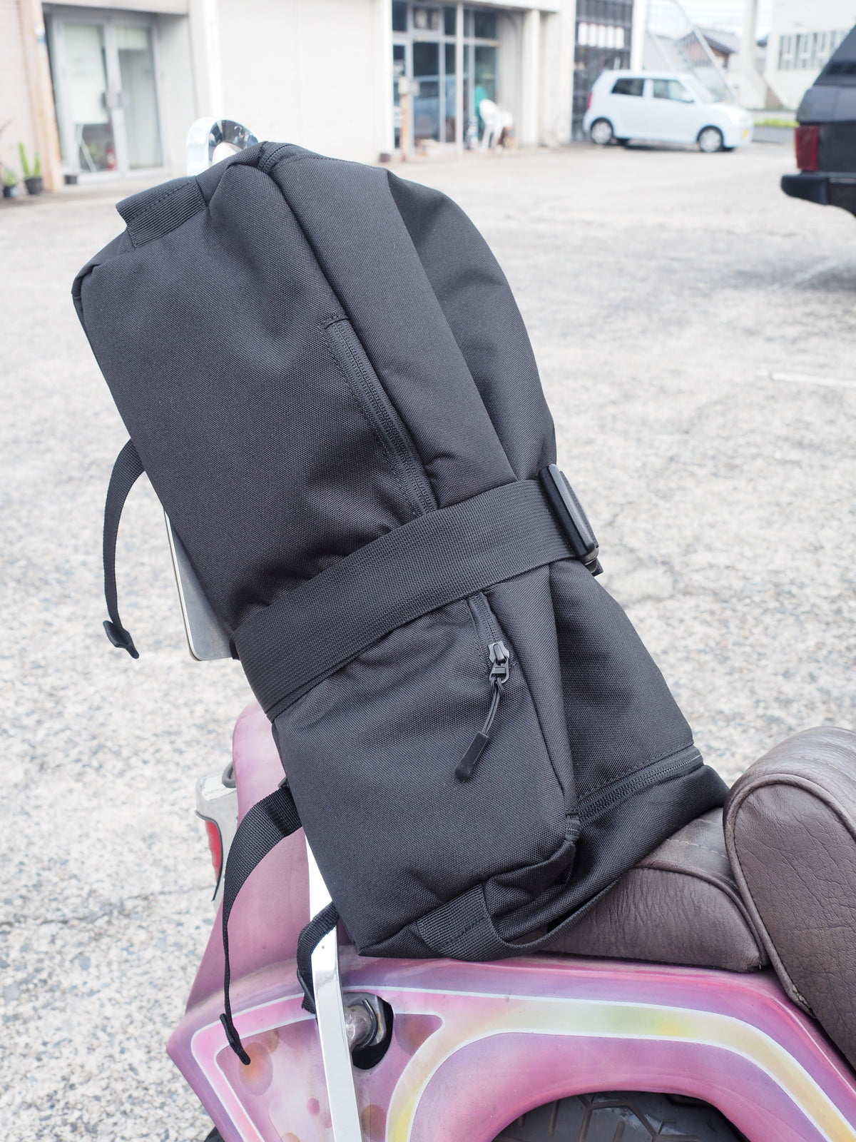 Raffles Daily to Ride Messenger Bag