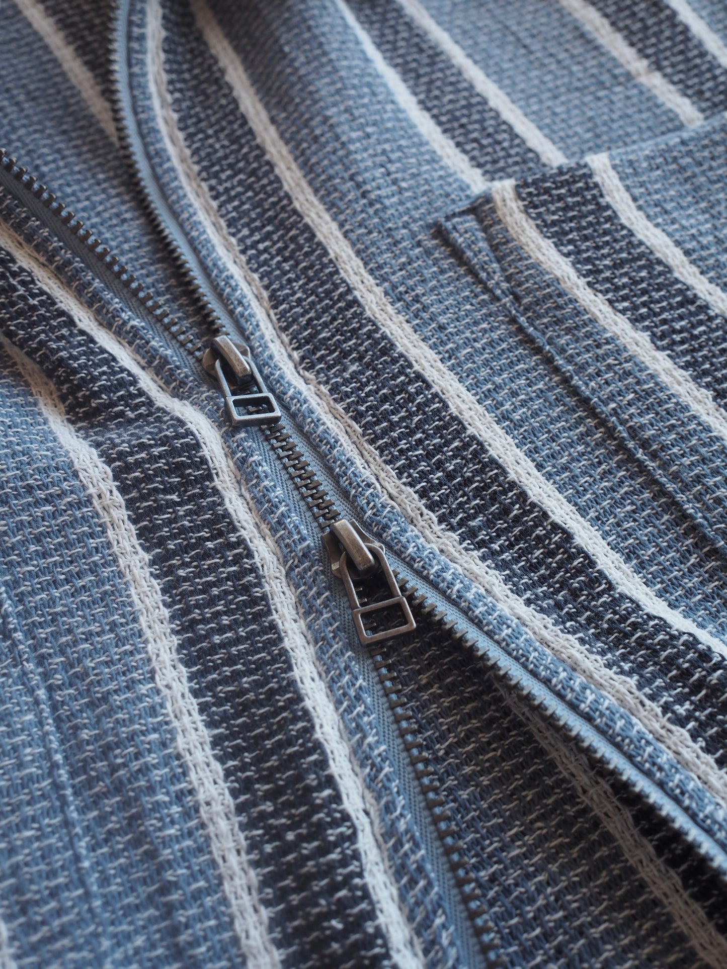 BRIXTON THE DEXTER TEXTURED STRIPE S/S WVN BLACK/DUSTY BLUE ブリクストン デクスターテクスチャードストライプ ショートスリーブシャツ
