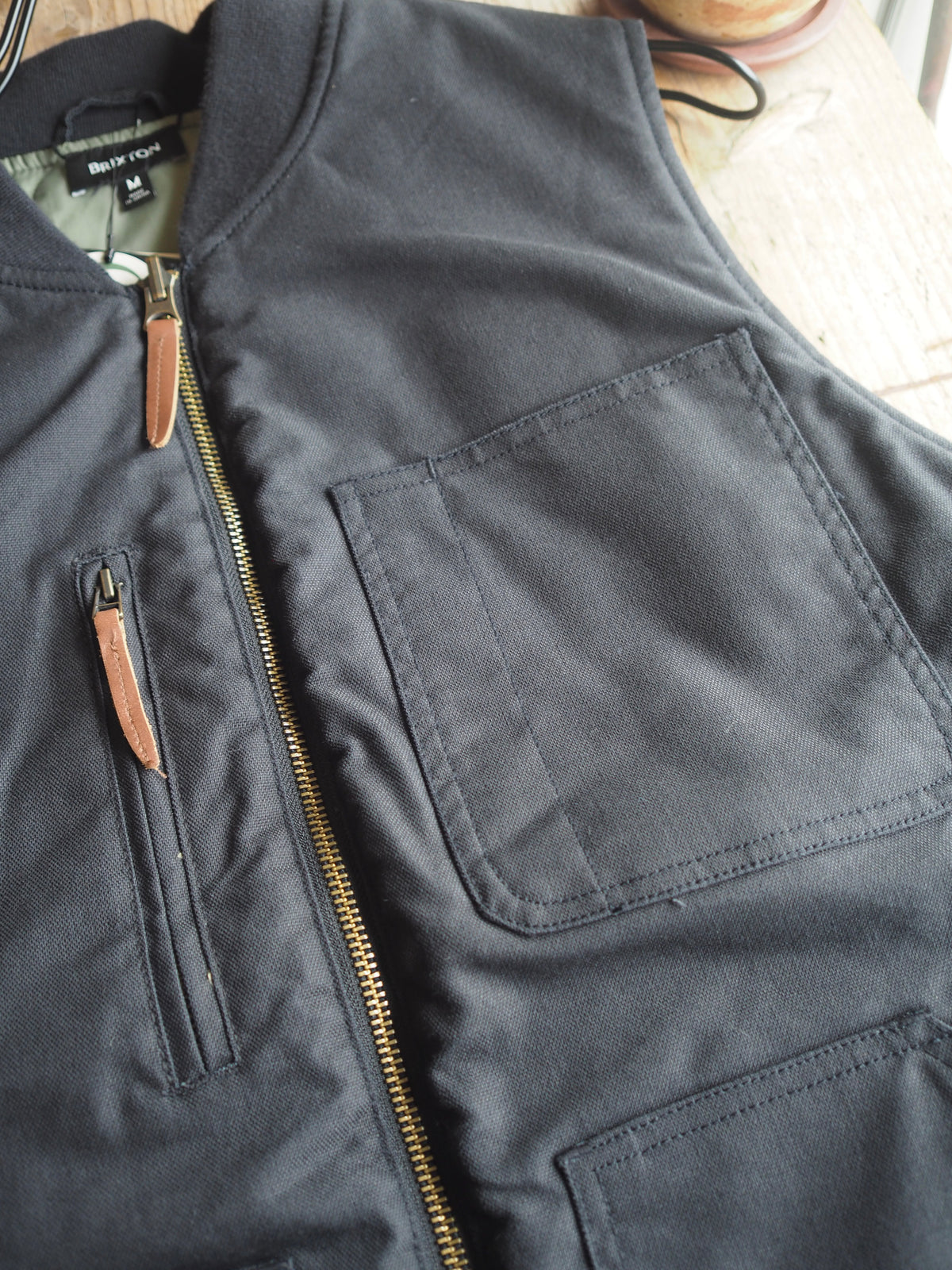 BRIXTON BUILDERS ABRAHAM REV VEST - BLACK / OLIVE SURPLUS