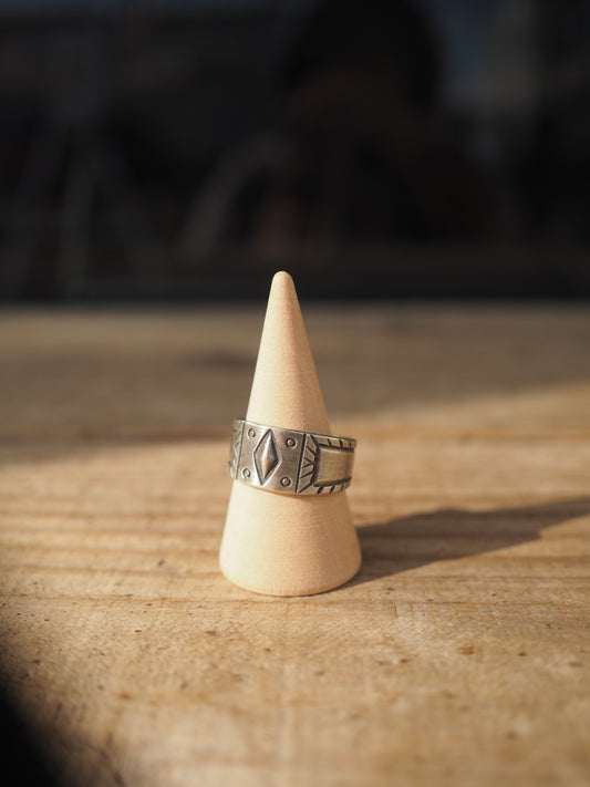 STAMPWORKS Chisel Work Ring diamond
