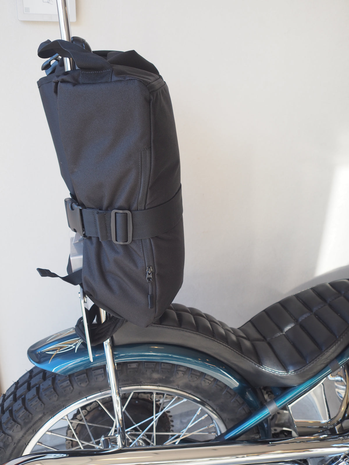 Raffles Daily to Ride Messenger Bag
