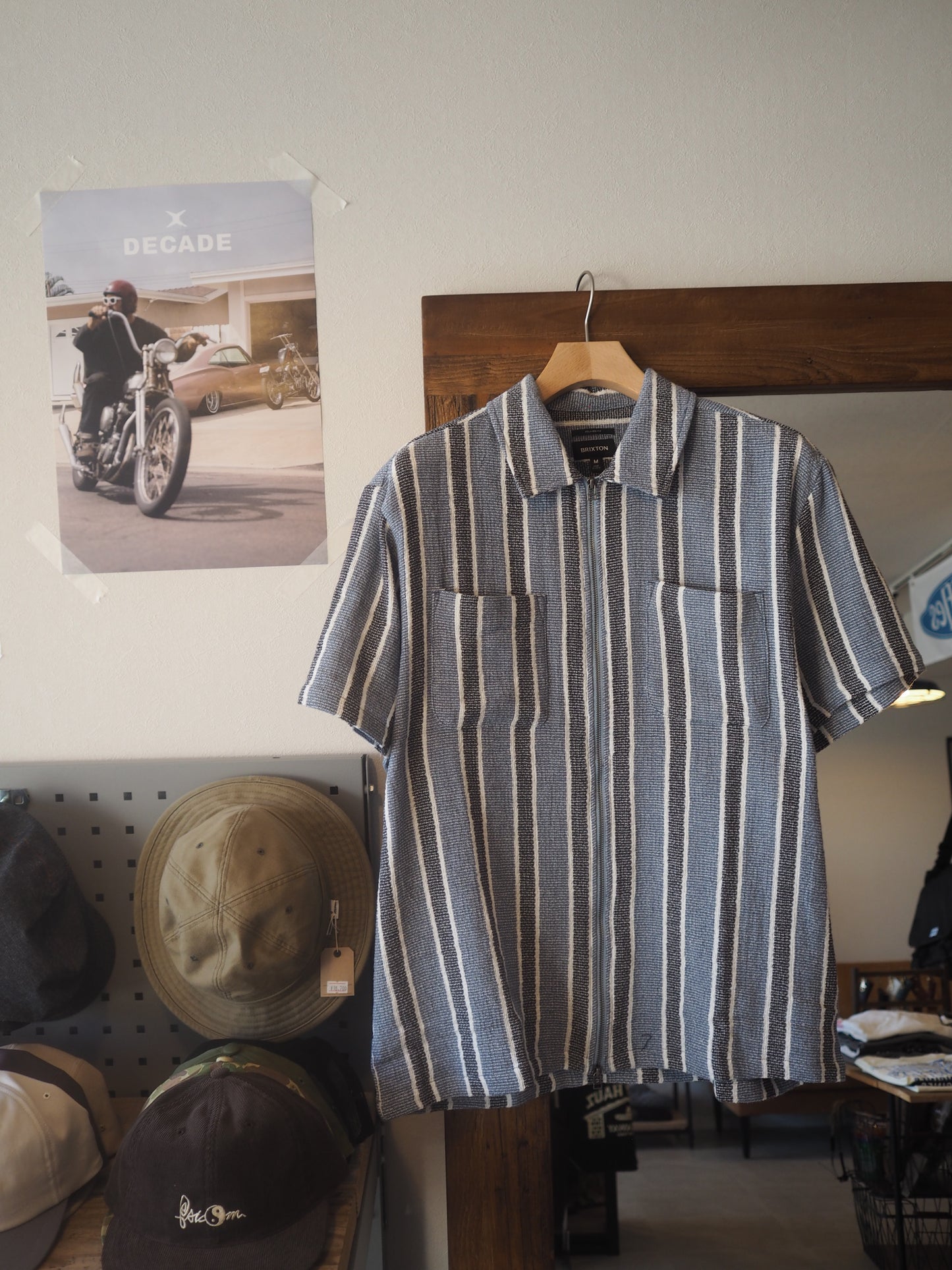 BRIXTON THE DEXTER TEXTURED STRIPE S/S WVN BLACK/DUSTY BLUE ブリクストン デクスターテクスチャードストライプ ショートスリーブシャツ