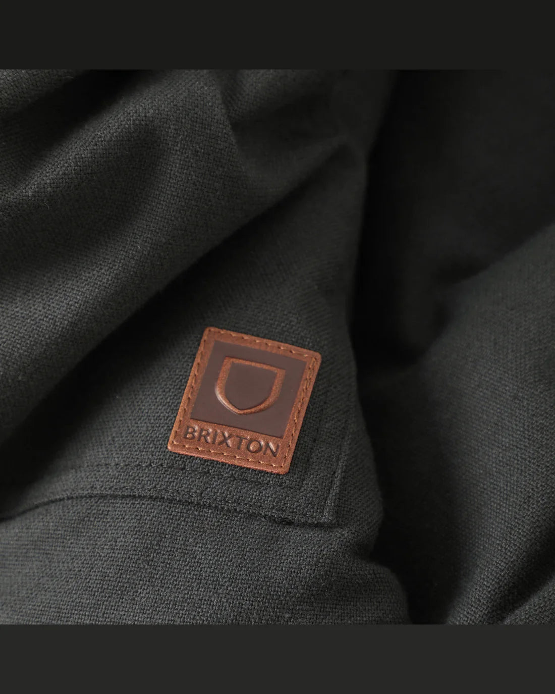 BRIXTON BUILDERS ABRAHAM REV VEST - BLACK / OLIVE SURPLUS