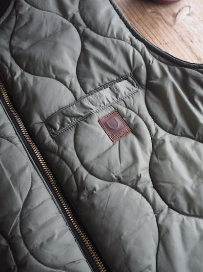 BRIXTON BUILDERS ABRAHAM REV VEST - BLACK / OLIVE SURPLUS