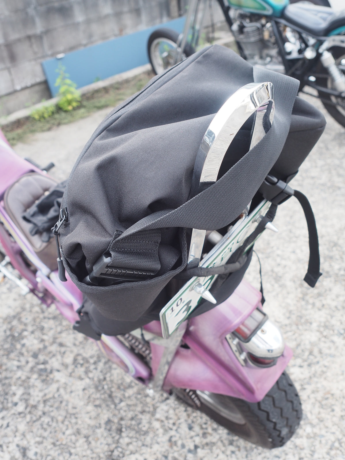Raffles Daily to Ride Messenger Bag