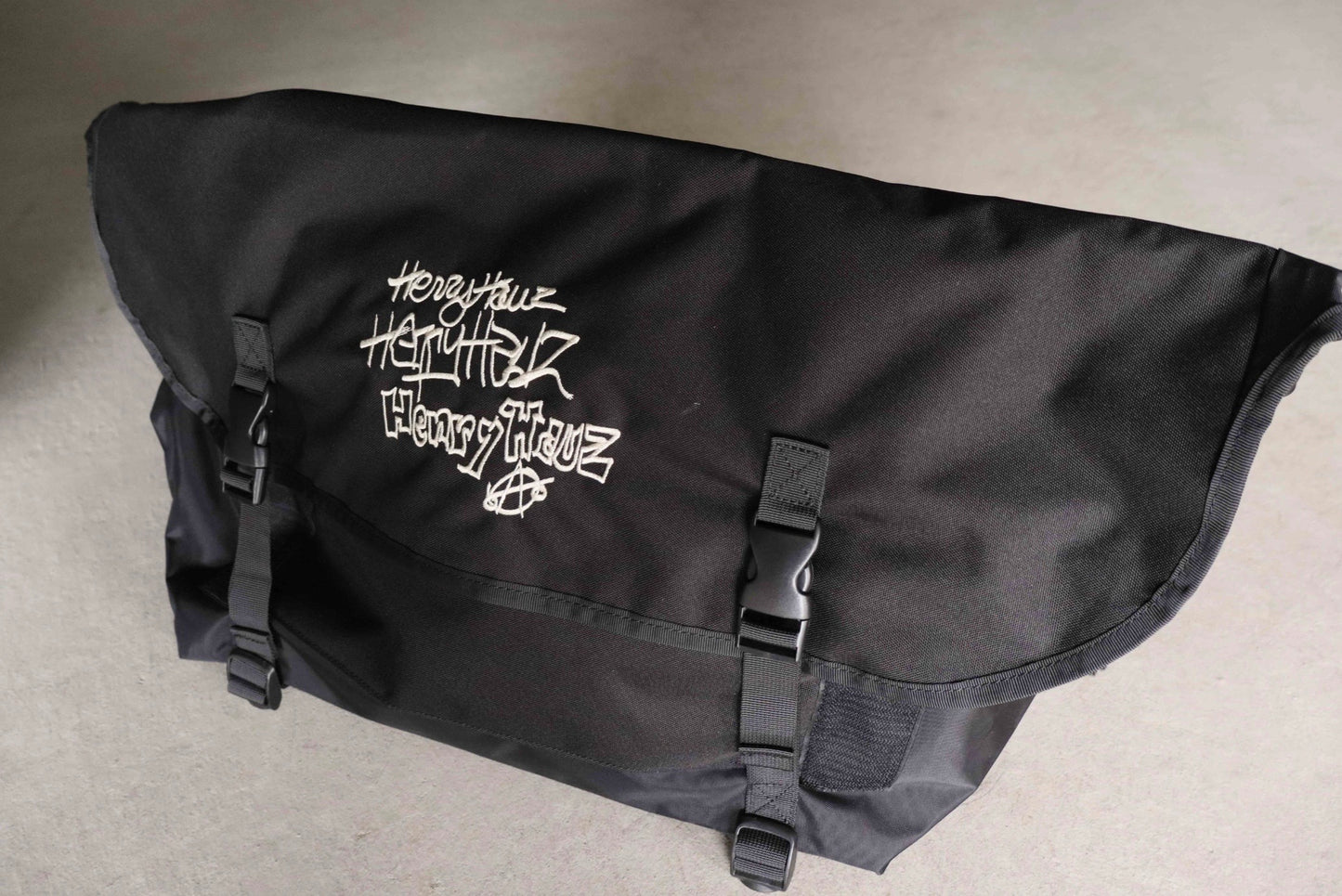 HENRYHAUZ FUN MESSENGER BAG ヘンリーハウズ ファンメッセンジャーバッグ