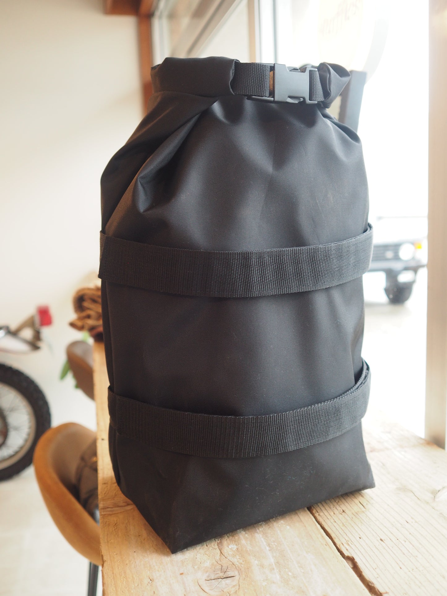 受注生産　Raffles original sissy bar bag  防水使用　※ 注文から2〜3週間程度頂きます。　ラッフルズオリジナルシーシーバーバッグ