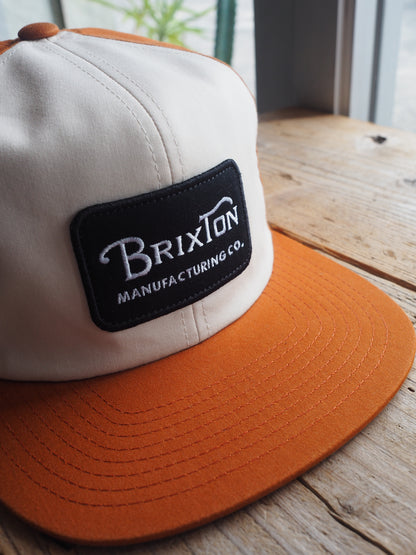 BRIXTON GRADE SNAPBACK - WHITECAP/CARAMEL